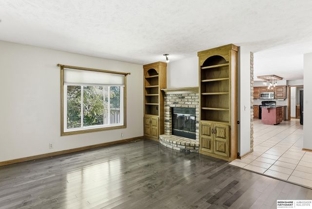 1000 Hickory Hill Road, Papillion, NE 68046