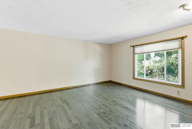1000 Hickory Hill Road, Papillion, NE 68046