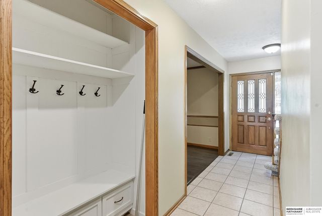 1000 Hickory Hill Road, Papillion, NE 68046
