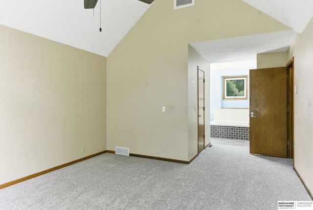 1000 Hickory Hill Road, Papillion, NE 68046