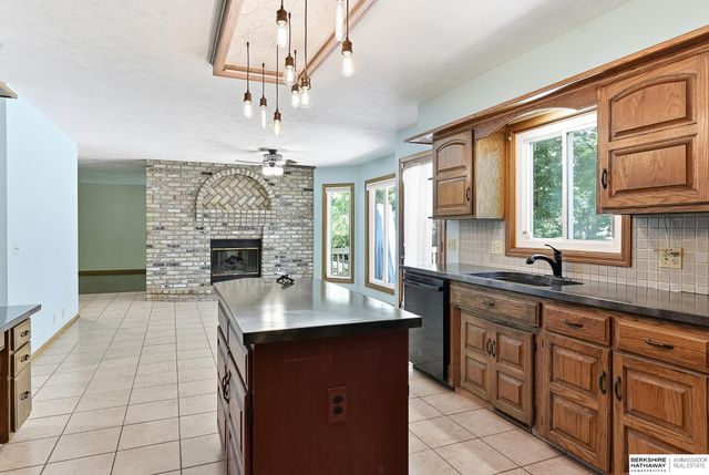 1000 Hickory Hill Road, Papillion, NE 68046