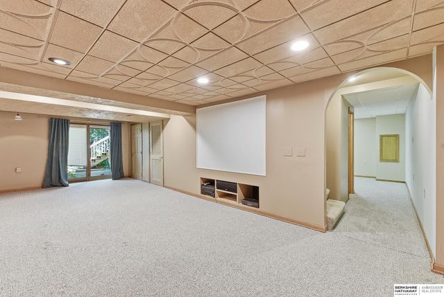 1000 Hickory Hill Road, Papillion, NE 68046