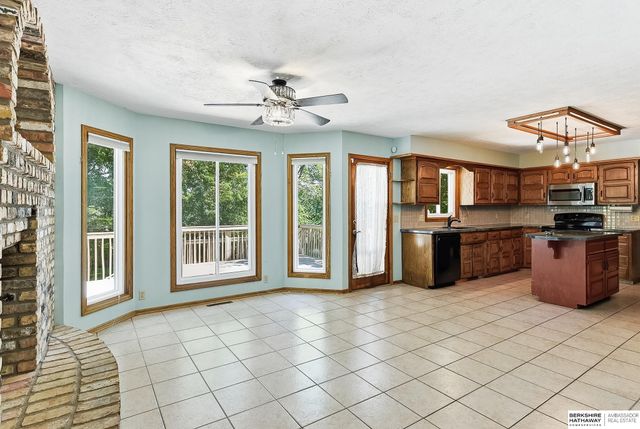 1000 Hickory Hill Road, Papillion, NE 68046