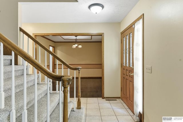 1000 Hickory Hill Road, Papillion, NE 68046