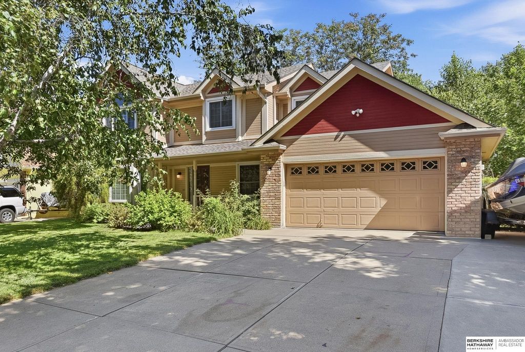 1000 Hickory Hill Road, Papillion, NE 68046