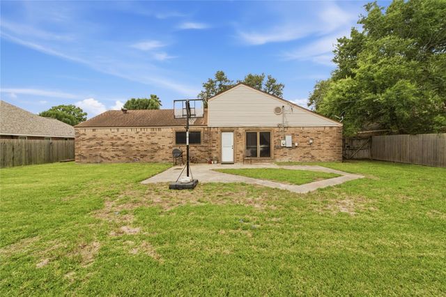 7310 Maple Lane, Baytown, TX 77521