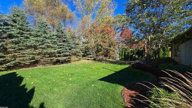 15619 Trafalgar Dr Drive, Macomb, MI 48044