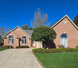 15619 Trafalgar Dr Drive, Macomb, MI 48044
