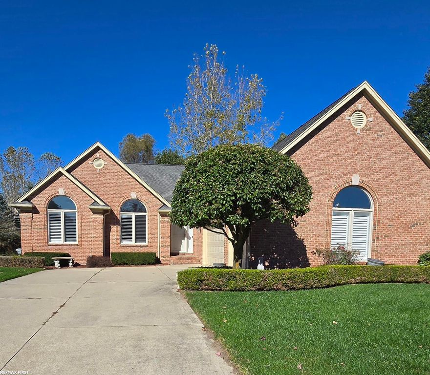 15619 Trafalgar Dr Drive, Macomb, MI 48044