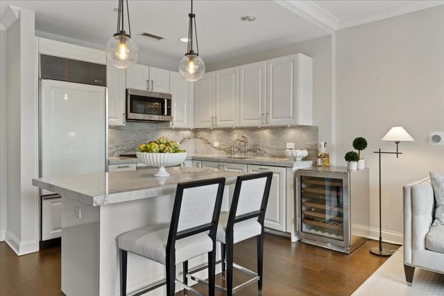 10 E Delaware Place 11A, Chicago, IL 60611