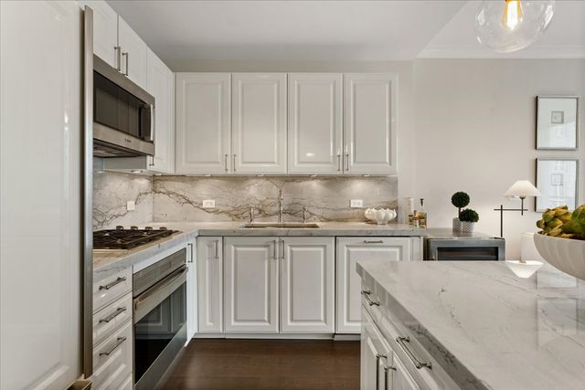 10 E Delaware Place 11A, Chicago, IL 60611