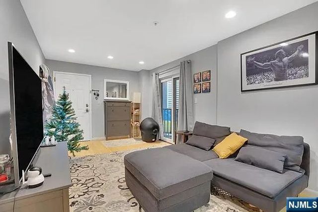 1D 63rd 1D, West New York, NJ 07093