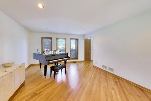 3420 SPRINGDALE Avenue, Glenview, IL 60025