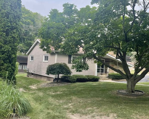 1202 W Oliver Street, Owosso, MI 48867