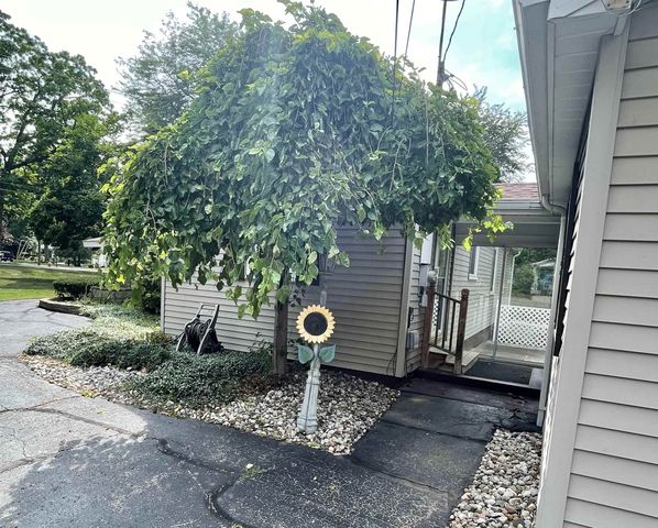 1202 W Oliver Street, Owosso, MI 48867