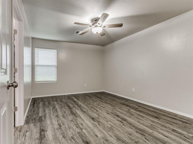 215 Waterside Drive, Newcastle, OK 73065