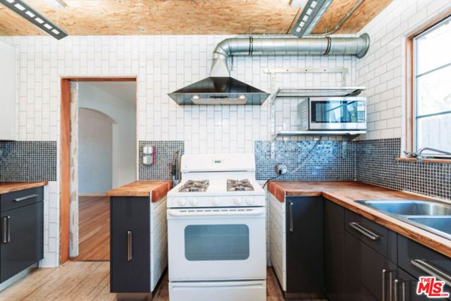 10961 Strathmore Drive, Los Angeles, CA 90024