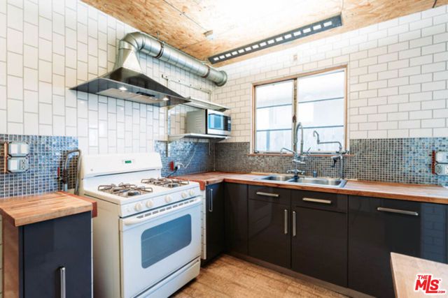 10961 Strathmore Drive, Los Angeles, CA 90024