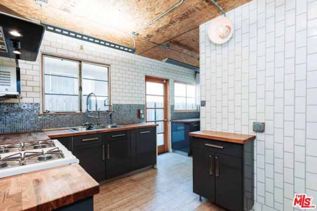 10961 Strathmore Drive, Los Angeles, CA 90024