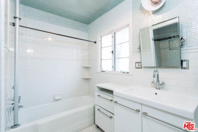 10961 Strathmore Drive, Los Angeles, CA 90024