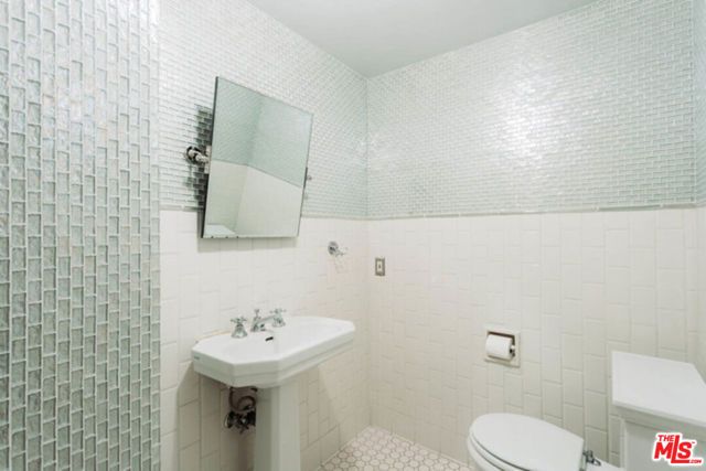 10961 Strathmore Drive, Los Angeles, CA 90024