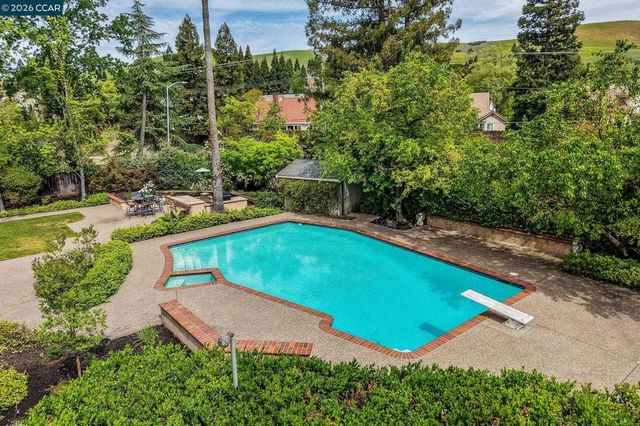 661 Derbyshire Place, Danville, CA 94526