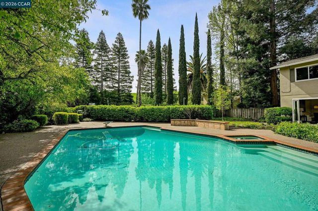 661 Derbyshire Place, Danville, CA 94526