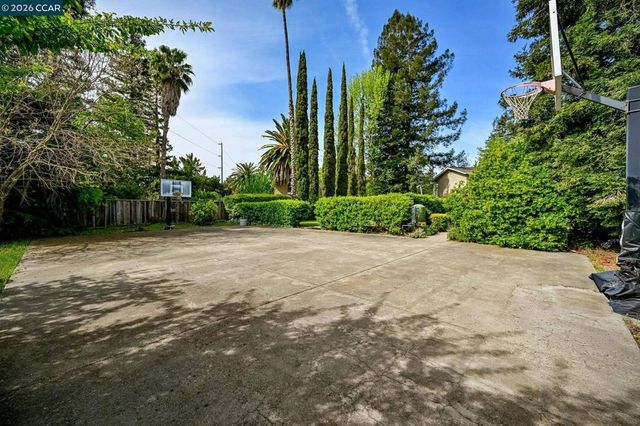 661 Derbyshire Place, Danville, CA 94526