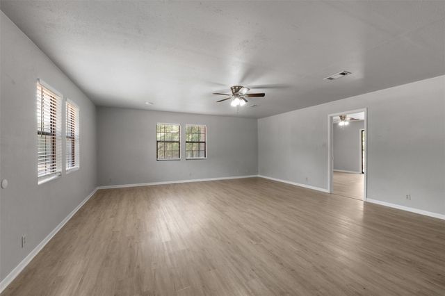5 Top Flite Lane, Trinity, TX 75862