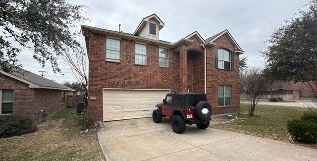 10369 Bradshaw Drive, Fort Worth, TX 76108