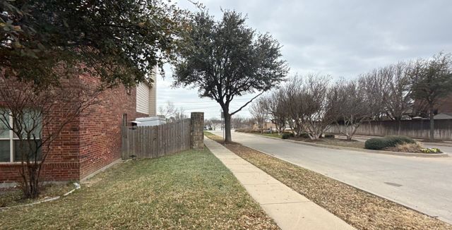 10369 Bradshaw Drive, Fort Worth, TX 76108