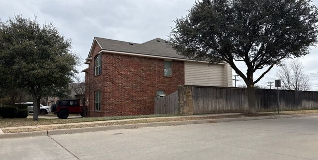 10369 Bradshaw Drive, Fort Worth, TX 76108
