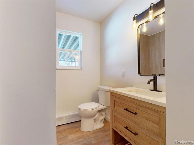 904 Oakview Drive, Saginaw, MI 48604