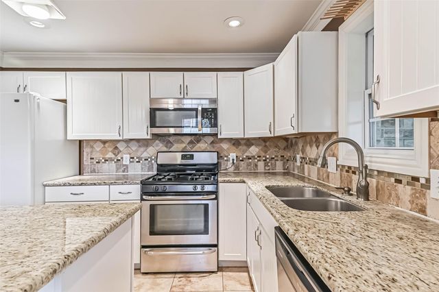 8007 Pruitt Drive, Galveston, TX 77554
