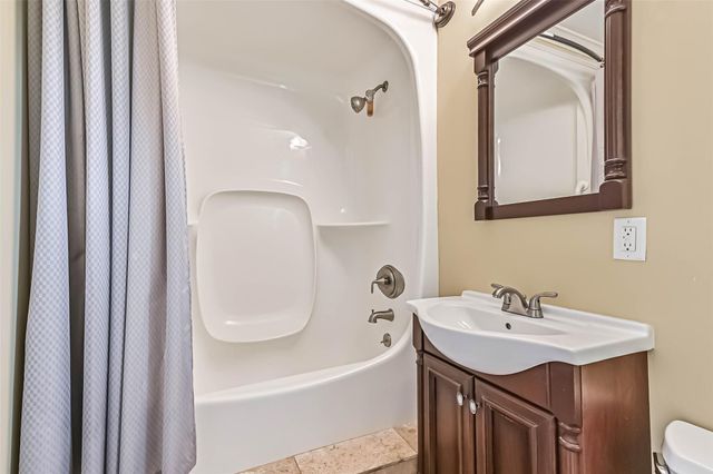8007 Pruitt Drive, Galveston, TX 77554