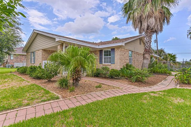 8007 Pruitt Drive, Galveston, TX 77554