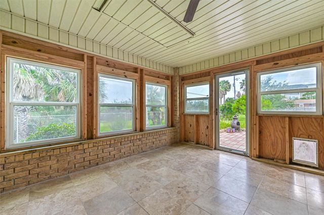 8007 Pruitt Drive, Galveston, TX 77554