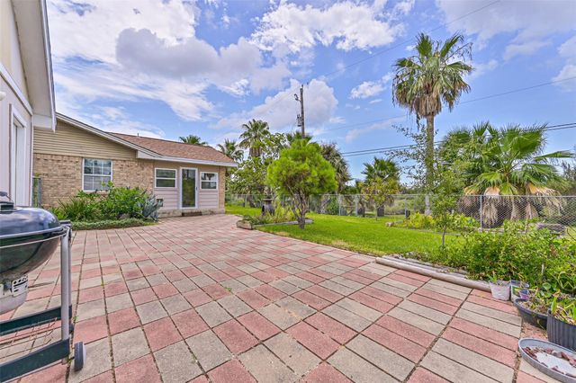 8007 Pruitt Drive, Galveston, TX 77554