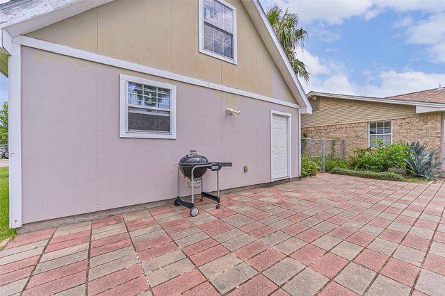 8007 Pruitt Drive, Galveston, TX 77554