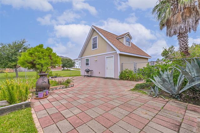 8007 Pruitt Drive, Galveston, TX 77554