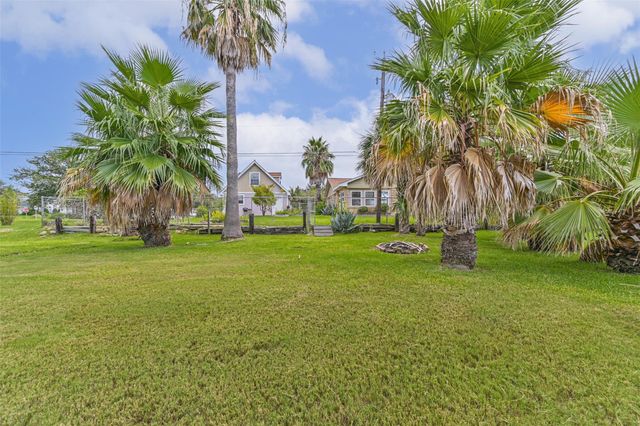 8007 Pruitt Drive, Galveston, TX 77554