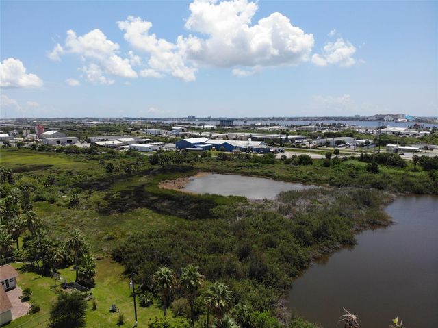 8007 Pruitt Drive, Galveston, TX 77554