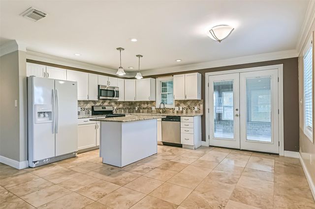 8007 Pruitt Drive, Galveston, TX 77554