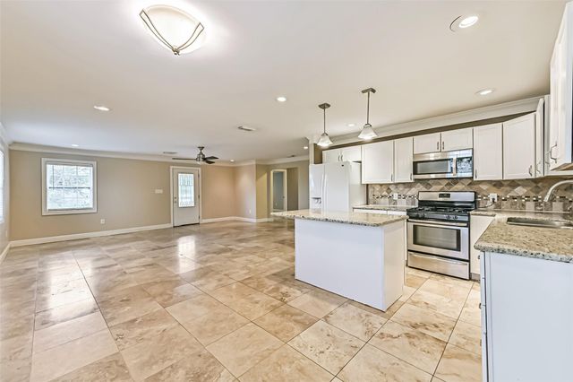 8007 Pruitt Drive, Galveston, TX 77554