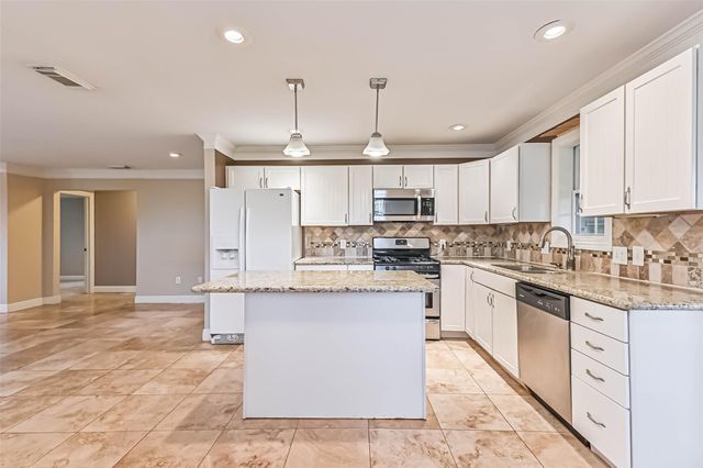 8007 Pruitt Drive, Galveston, TX 77554