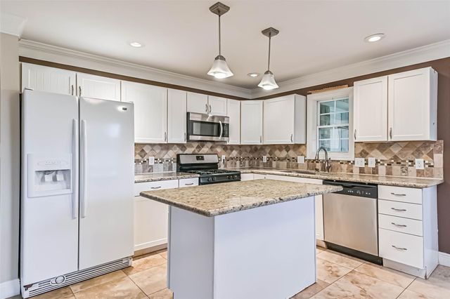 8007 Pruitt Drive, Galveston, TX 77554