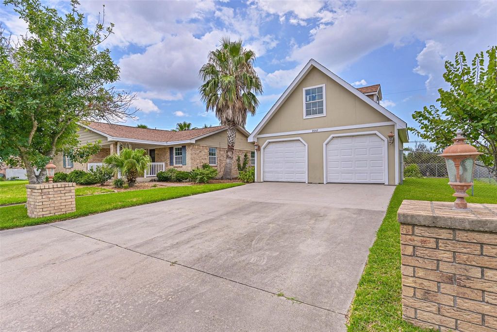 8007 Pruitt Drive, Galveston, TX 77554
