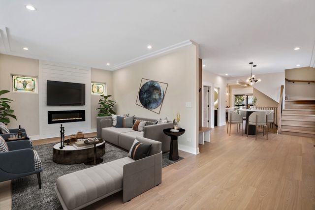 5700 W Grace Street, Chicago, IL 60634