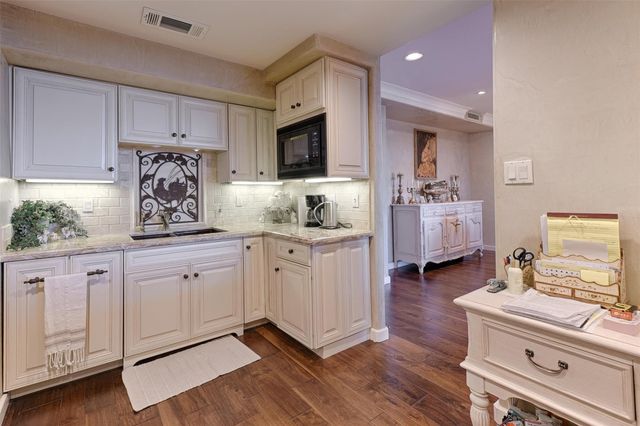 5200 Keller Springs Road 432, Dallas, TX 75248