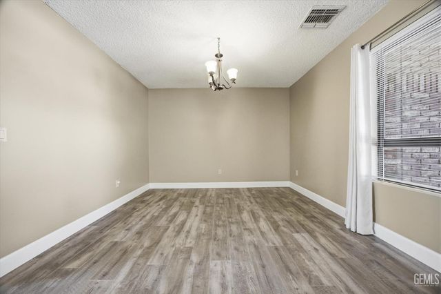 5306 Deville Court, Bakersfield, CA 93308